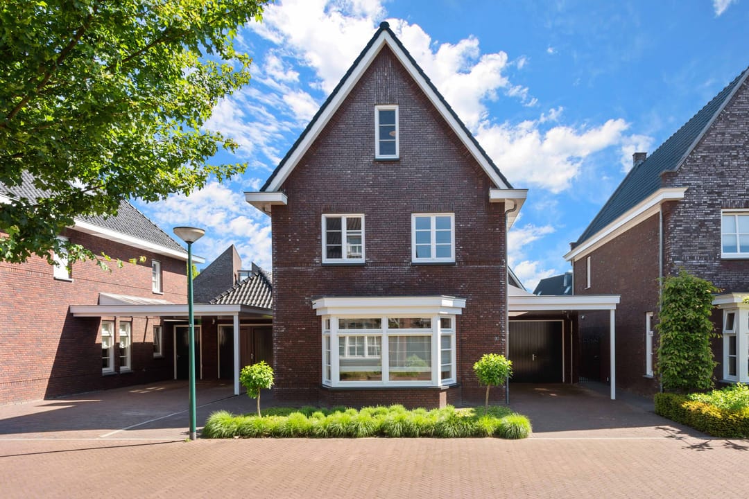 Luxurious and energy-efficient family home with garage in Nijnsel — 61