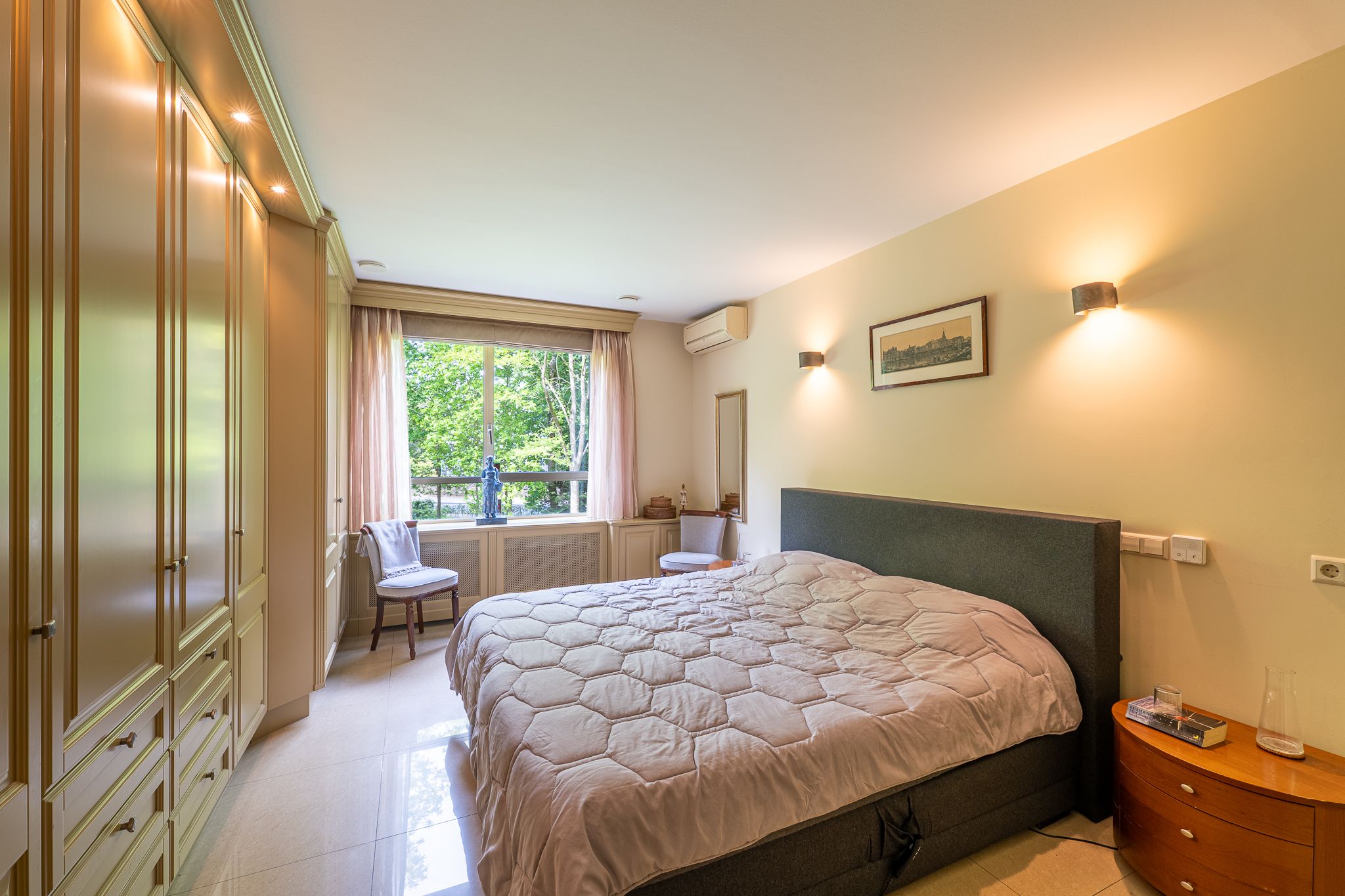 Luxurious Corner Apartment with Panoramic Park Views in Hilversum — 24