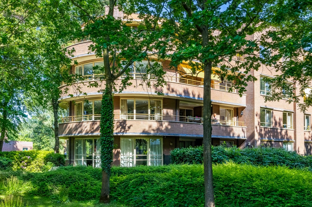 Luxurious Corner Apartment with Panoramic Park Views in Hilversum — 31