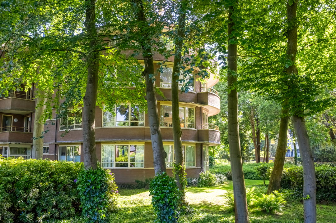 Luxurious Corner Apartment with Panoramic Park Views in Hilversum — 32