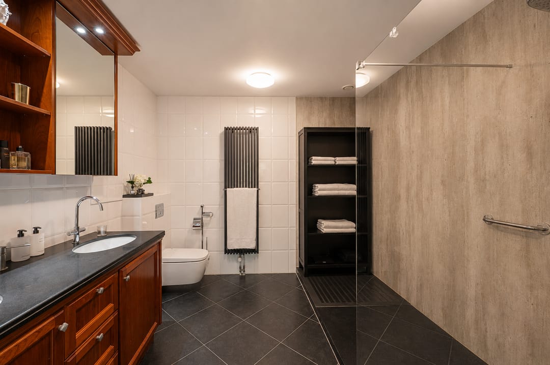 Luxurious Corner Apartment with Panoramic Park Views in Hilversum — 28