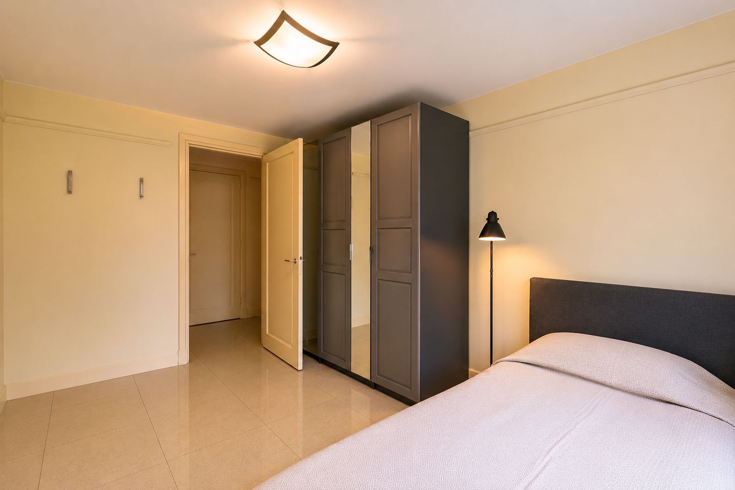Luxurious Corner Apartment with Panoramic Park Views in Hilversum — 20