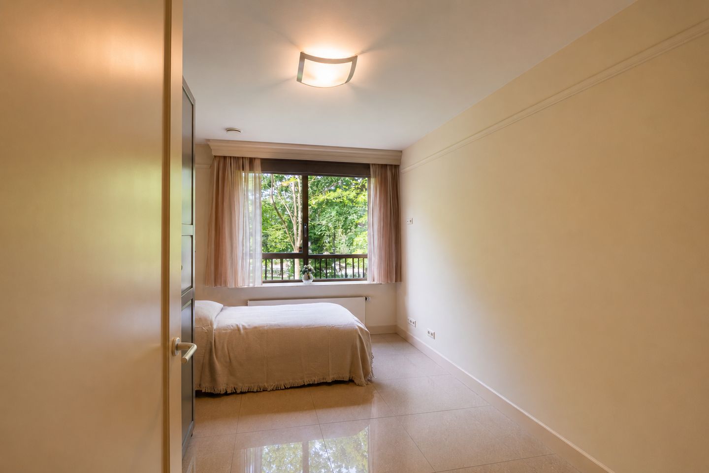Luxurious Corner Apartment with Panoramic Park Views in Hilversum — 19