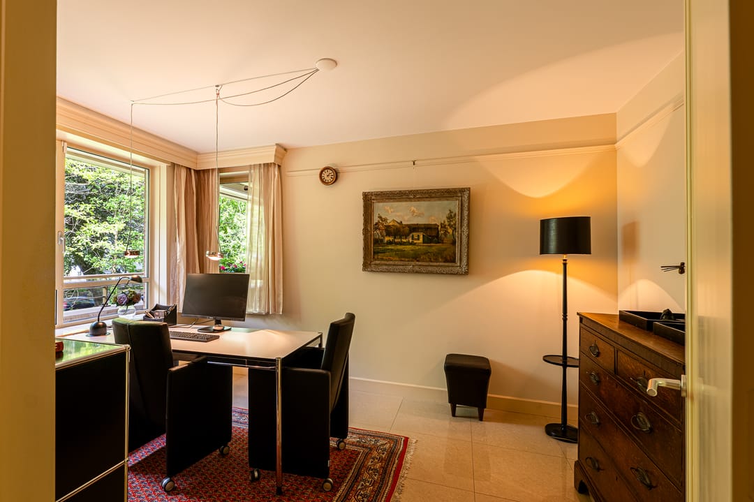 Luxurious Corner Apartment with Panoramic Park Views in Hilversum — 17