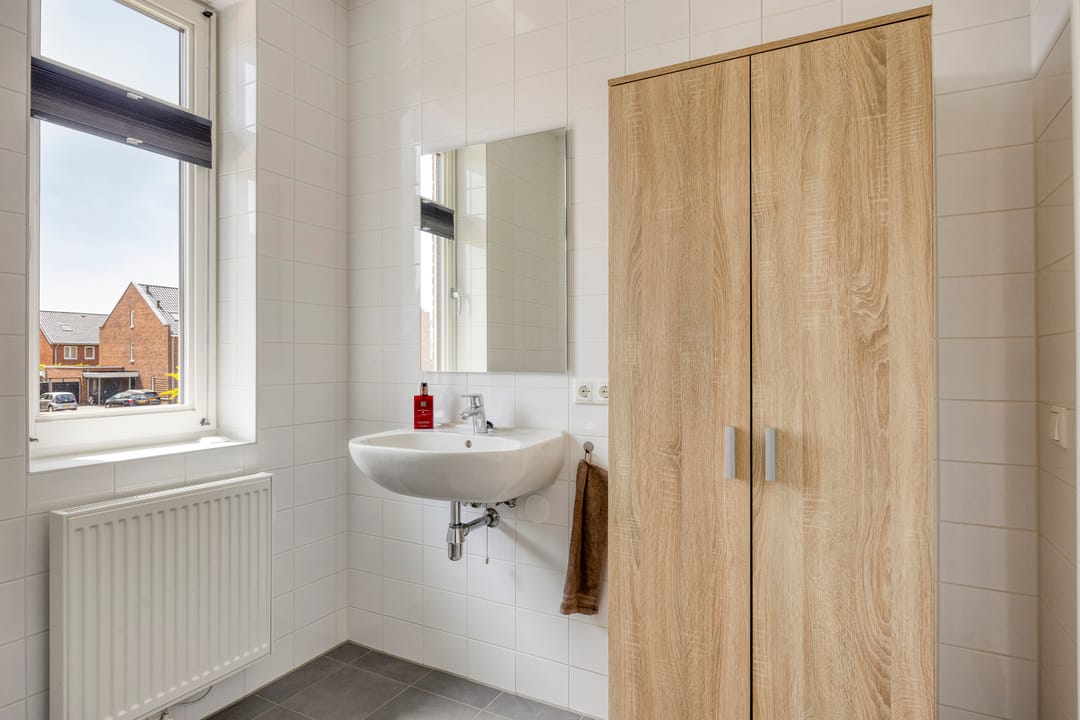 Modern Energy-Efficient Terraced Home in Family-Friendly Boxtel Neighborhood — 22