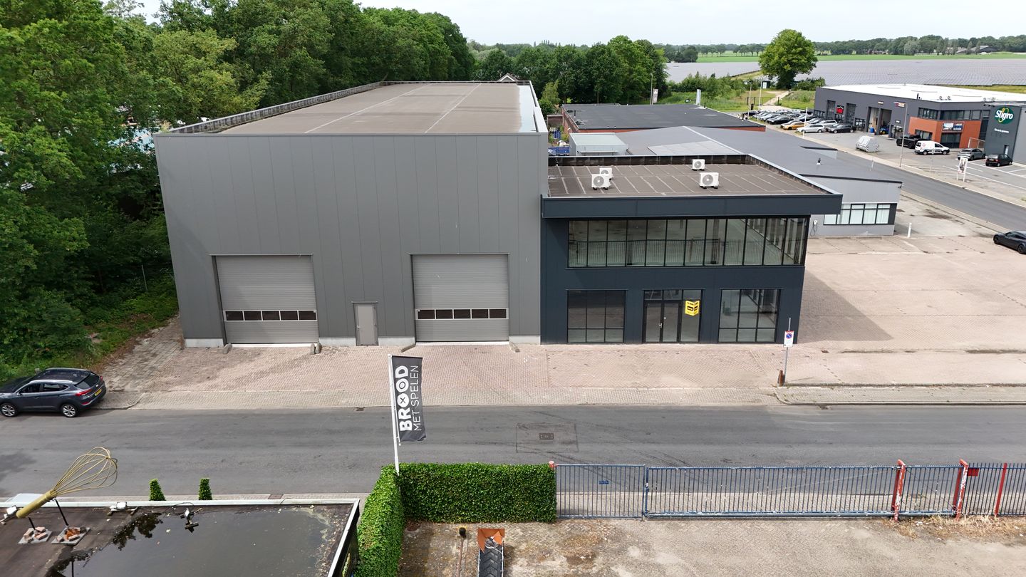 View photo 4 of Van den Broekeweg 6