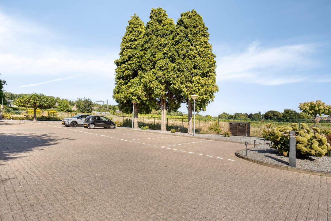 Exclusive Penthouse with Spacious Rooftop Terrace near Château St. Gerlach — 26