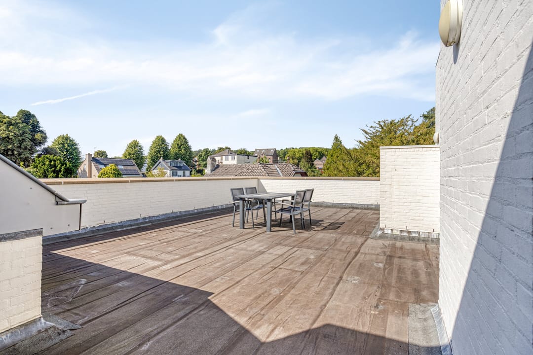 Exclusive Penthouse with Spacious Rooftop Terrace near Château St. Gerlach — 22
