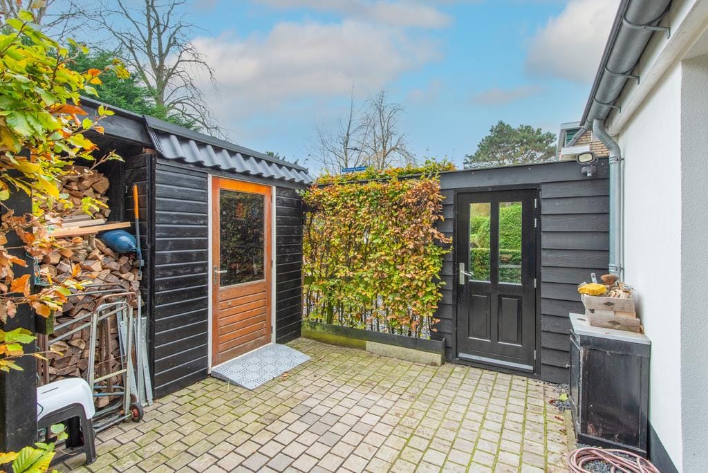 Detached Home with Independent Studio in Wooded Bergen — 43