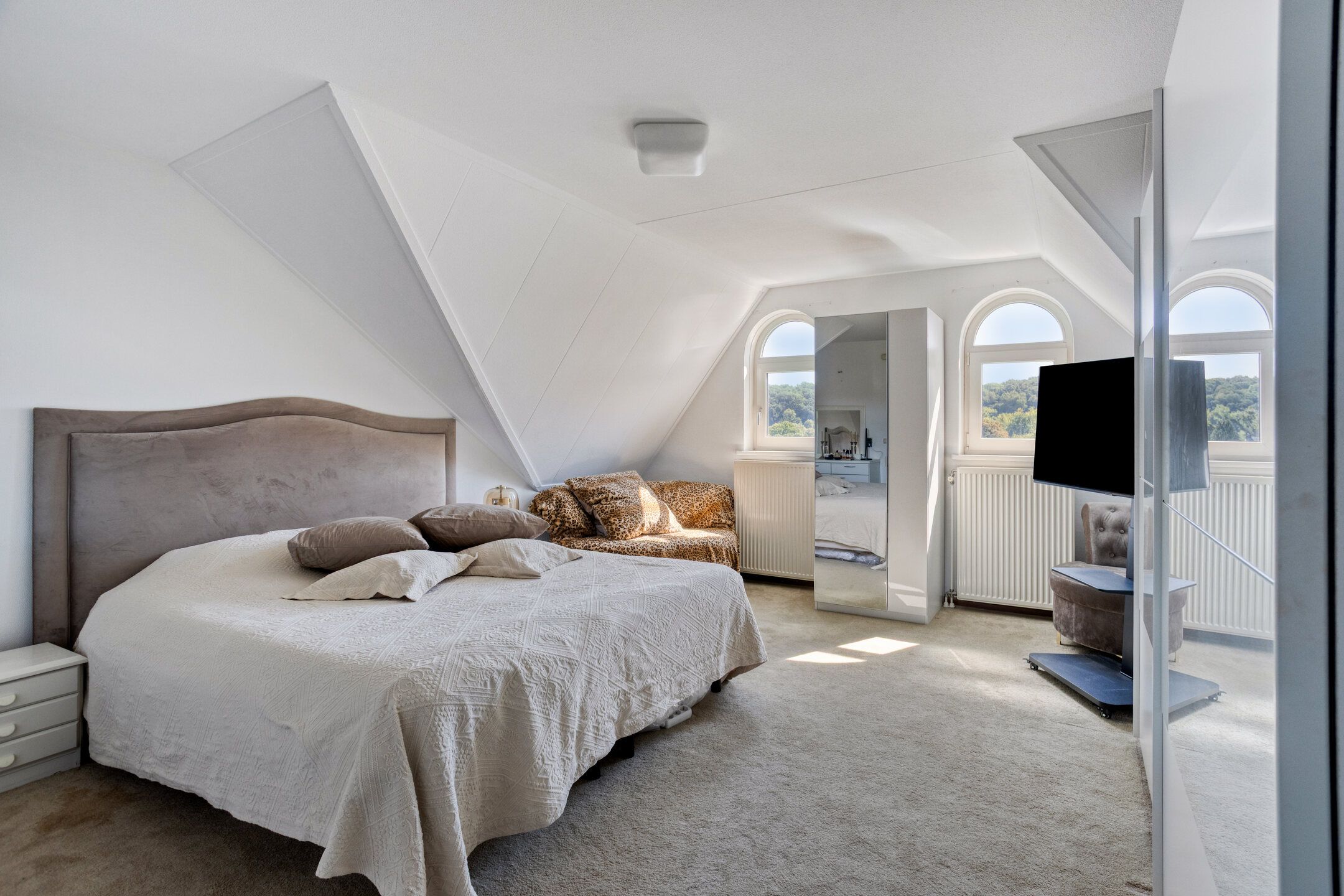 Exclusive Penthouse with Spacious Rooftop Terrace near Château St. Gerlach — 18