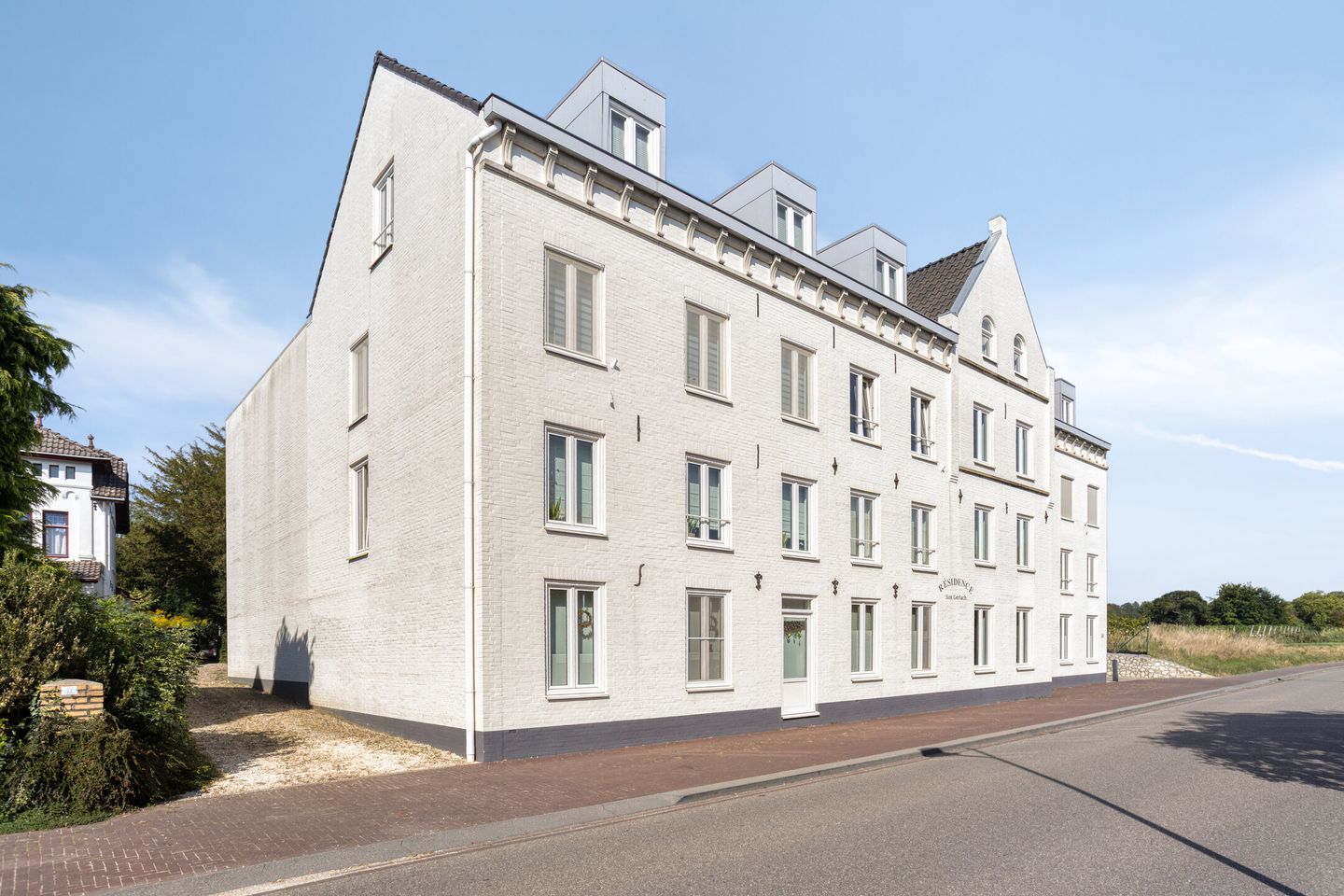 Exclusive Penthouse with Spacious Rooftop Terrace near Château St. Gerlach — 25