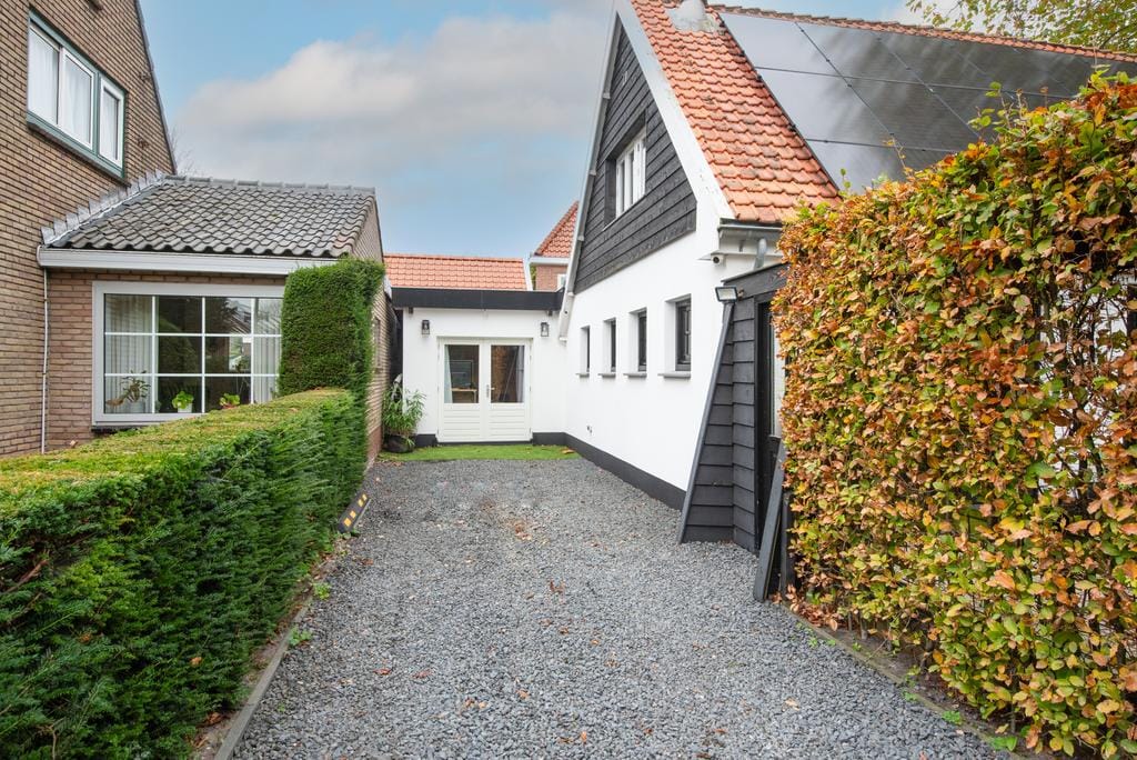 Detached Home with Independent Studio in Wooded Bergen — 42