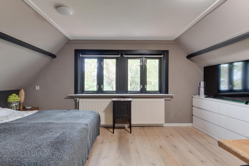 Detached Home with Independent Studio in Wooded Bergen — 28
