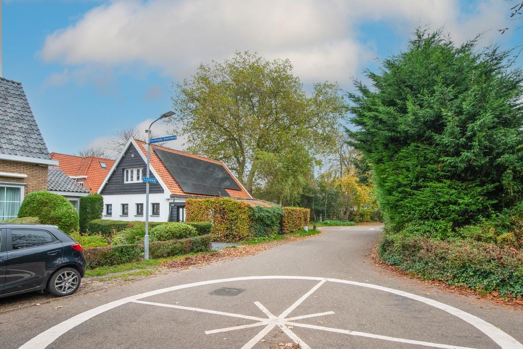 Detached Home with Independent Studio in Wooded Bergen — 49