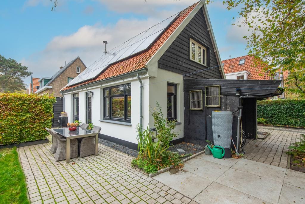 Detached Home with Independent Studio in Wooded Bergen — 44