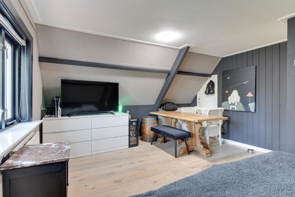 Detached Home with Independent Studio in Wooded Bergen — 30