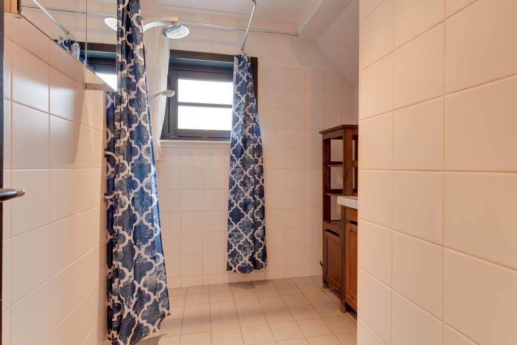 Detached Home with Independent Studio in Wooded Bergen — 19