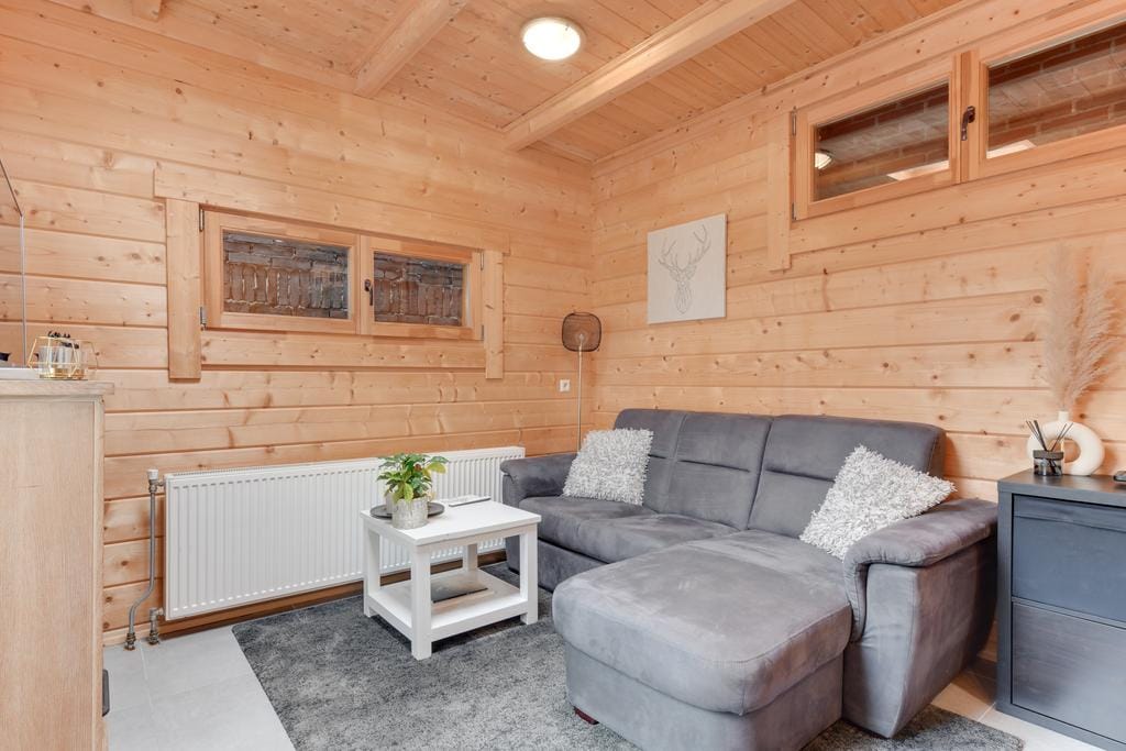 Detached Home with Independent Studio in Wooded Bergen — 38