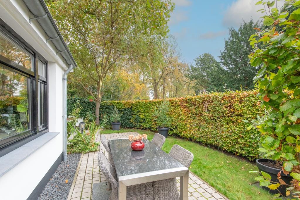 Detached Home with Independent Studio in Wooded Bergen — 45
