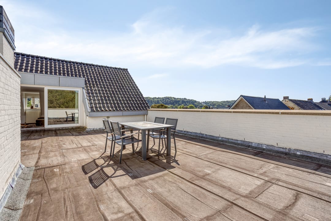 Exclusive Penthouse with Spacious Rooftop Terrace near Château St. Gerlach — 23