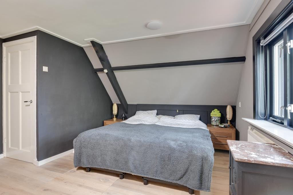 Detached Home with Independent Studio in Wooded Bergen — 29