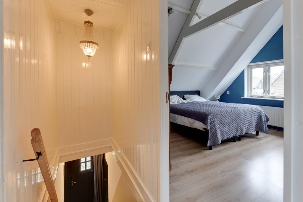 Detached Home with Independent Studio in Wooded Bergen — 22