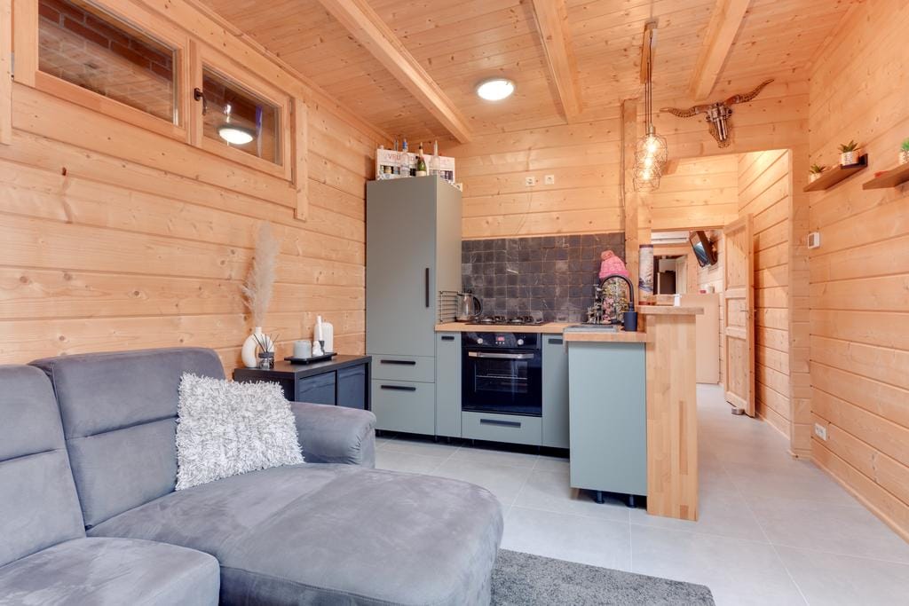 Detached Home with Independent Studio in Wooded Bergen — 40