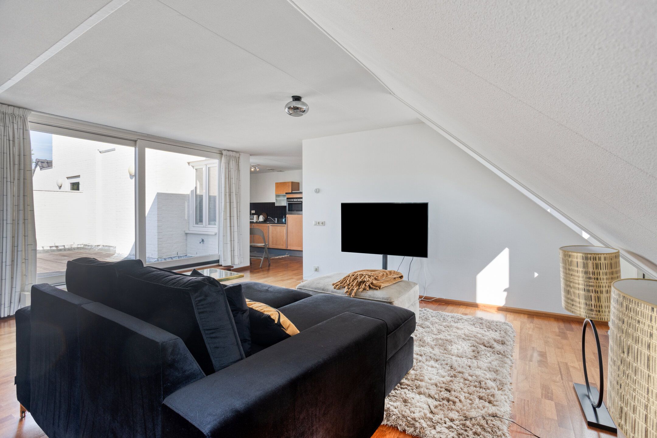 Exclusive Penthouse with Spacious Rooftop Terrace near Château St. Gerlach — 9