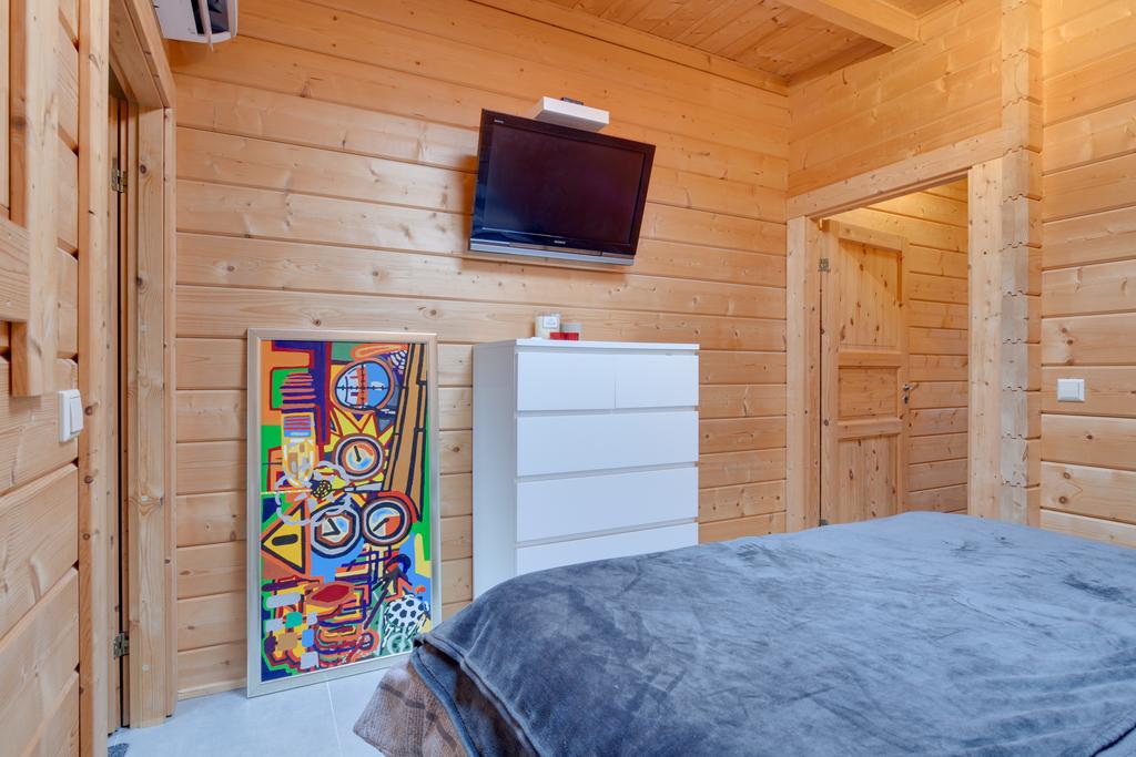 Detached Home with Independent Studio in Wooded Bergen — 35