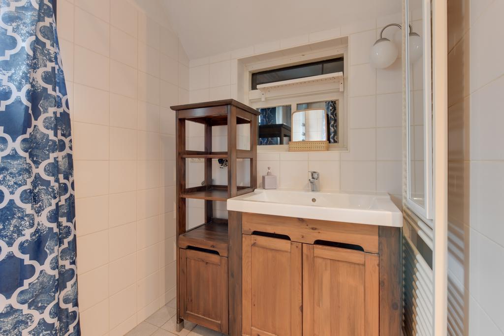 Detached Home with Independent Studio in Wooded Bergen — 21