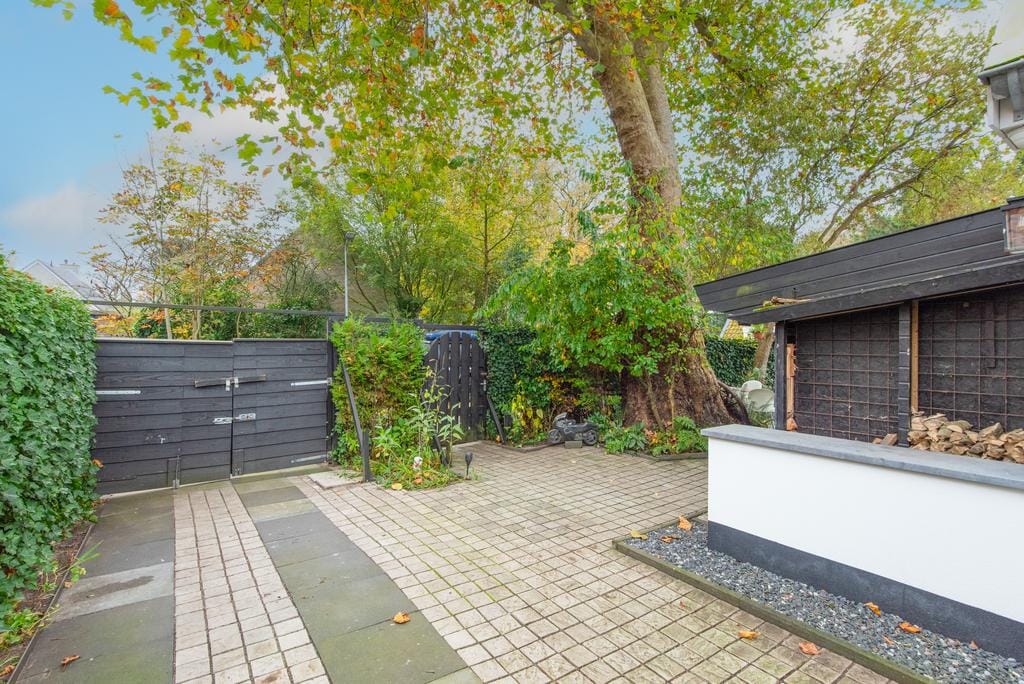 Detached Home with Independent Studio in Wooded Bergen — 47