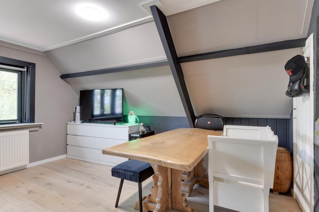 Detached Home with Independent Studio in Wooded Bergen — 27