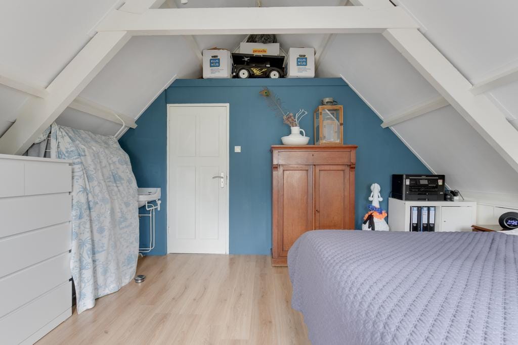 Detached Home with Independent Studio in Wooded Bergen — 26