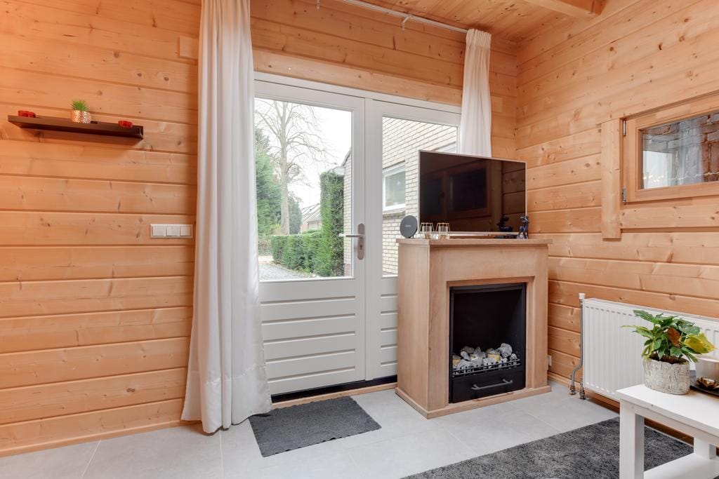 Detached Home with Independent Studio in Wooded Bergen — 39