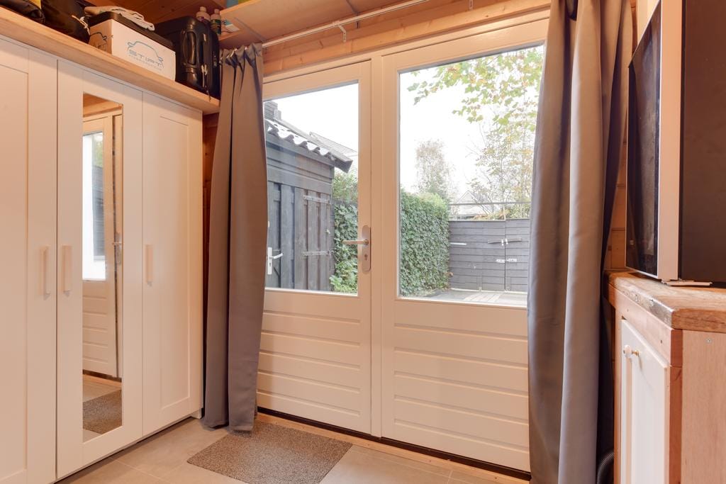 Detached Home with Independent Studio in Wooded Bergen — 32