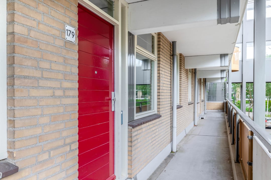 Spacious Apartment with Sunny Southwest Balconon and Green Views in Gouda — 7