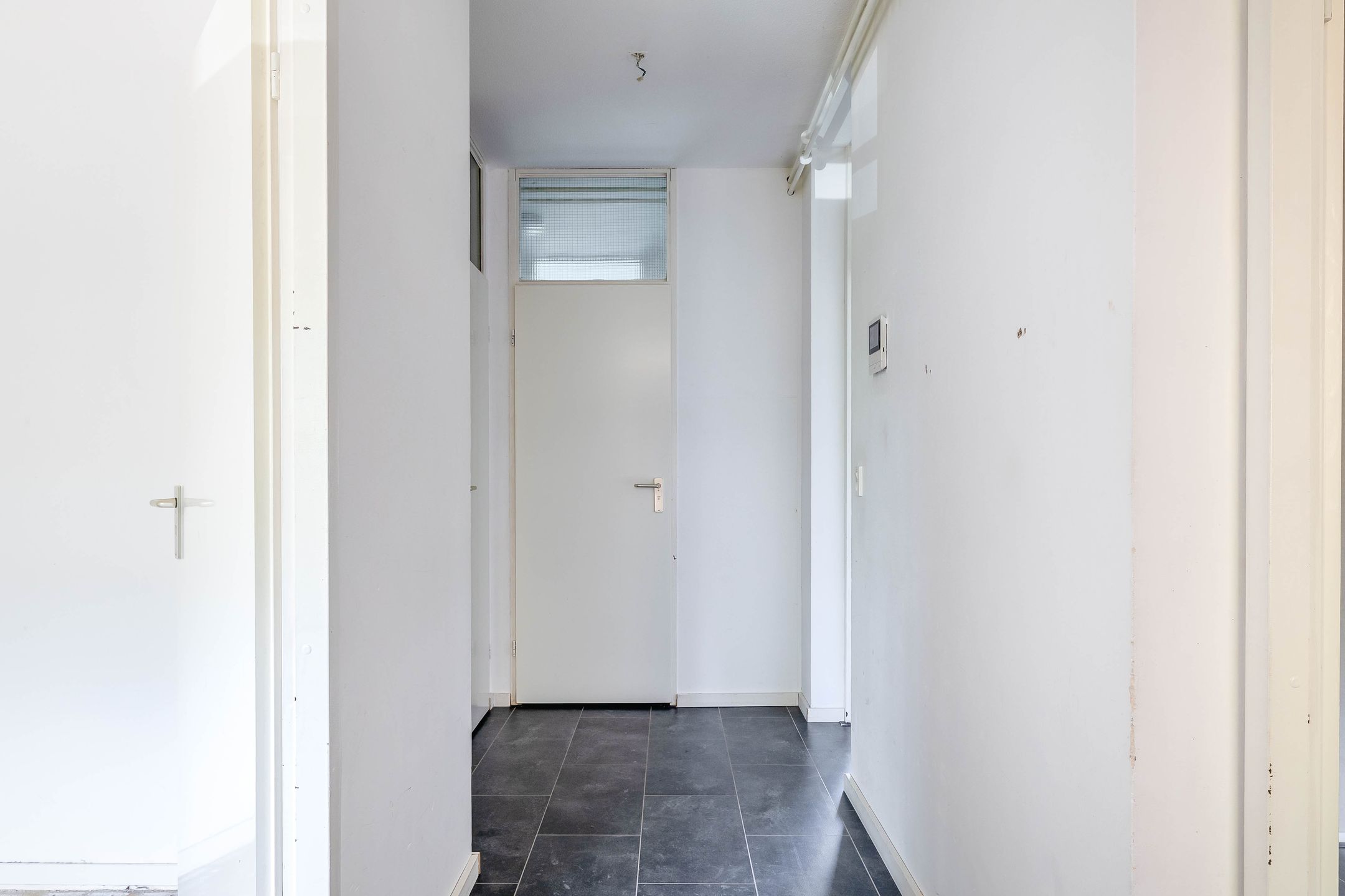 Spacious Apartment with Sunny Southwest Balconon and Green Views in Gouda — 9