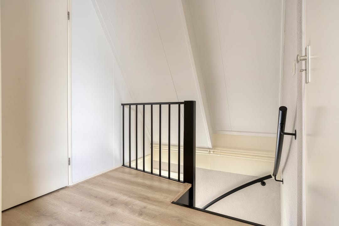 Renovated Semi-Detached Home with South-Facing Garden in Oss-Zuid — 38