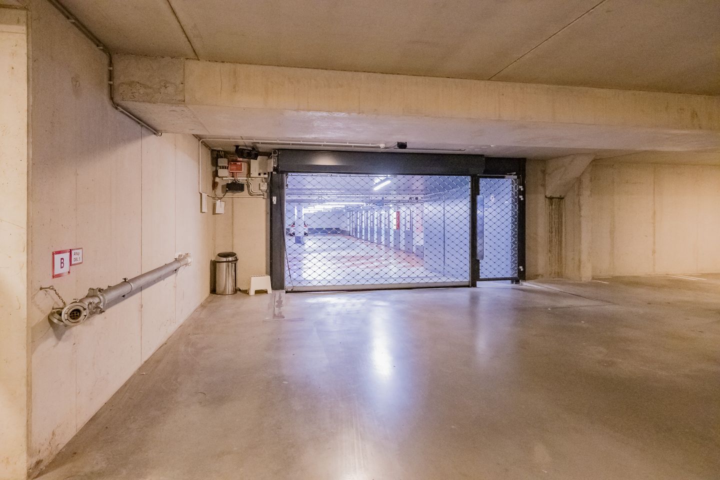 Modern 3-Room Apartment with Parking and South-Facing Balcony in Central Location — 25