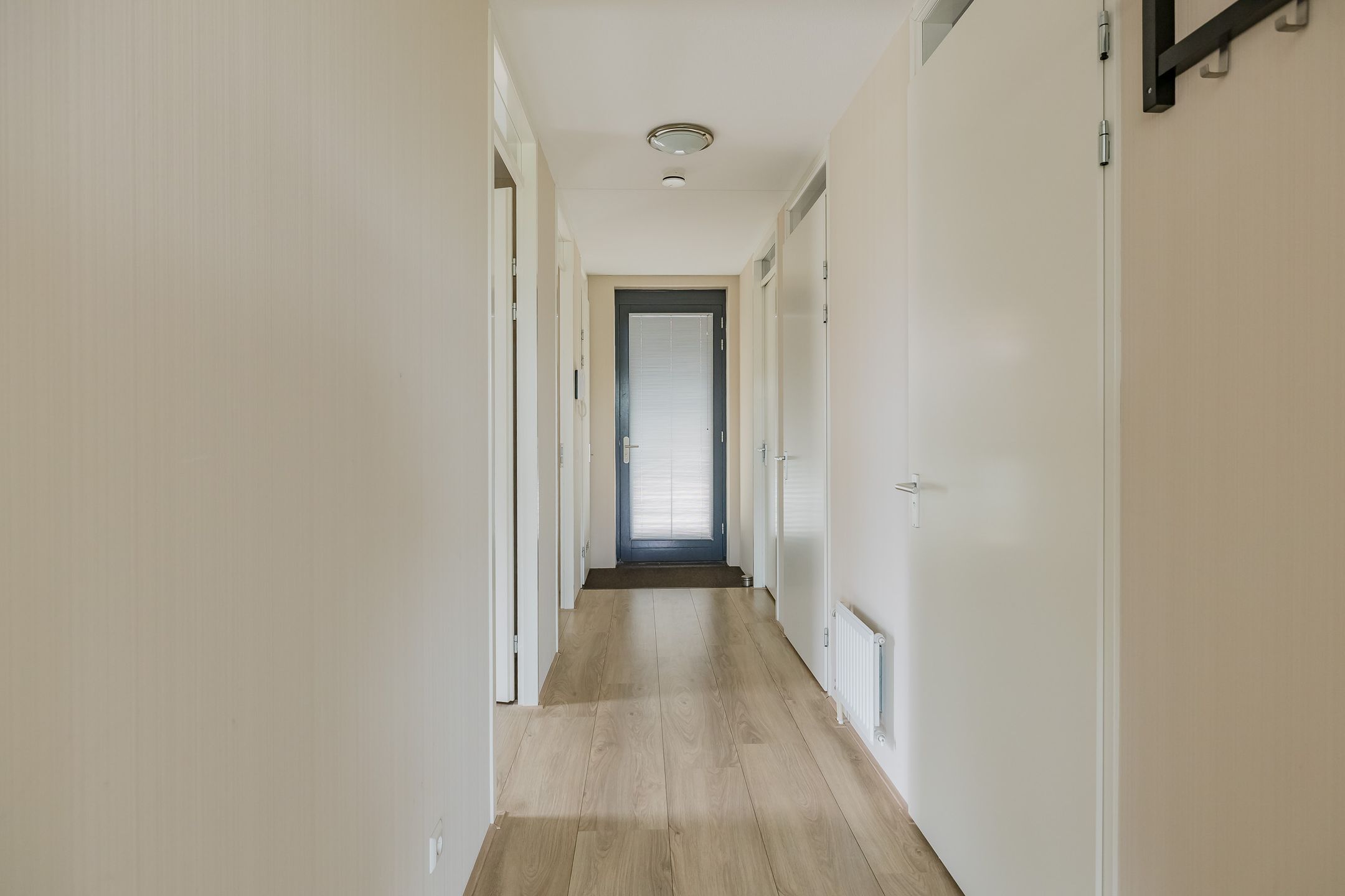 Modern 3-Room Apartment with Parking and South-Facing Balcony in Central Location — 21