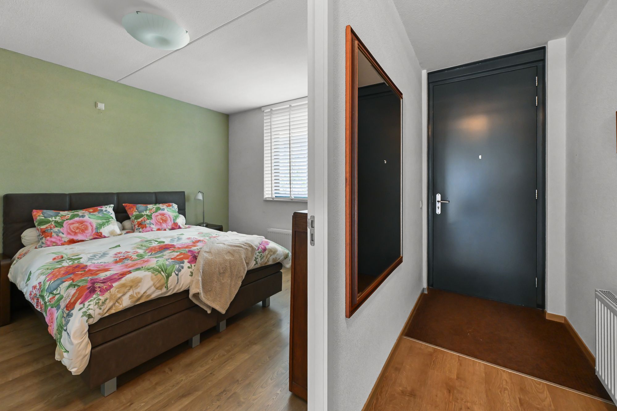 Spacious Apartment with Exceptional Sunny Terrace and Private Parking — 15
