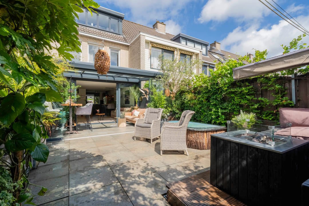 Ready-to-Move-In Family Home with Garden Room in Velserbroek — 28