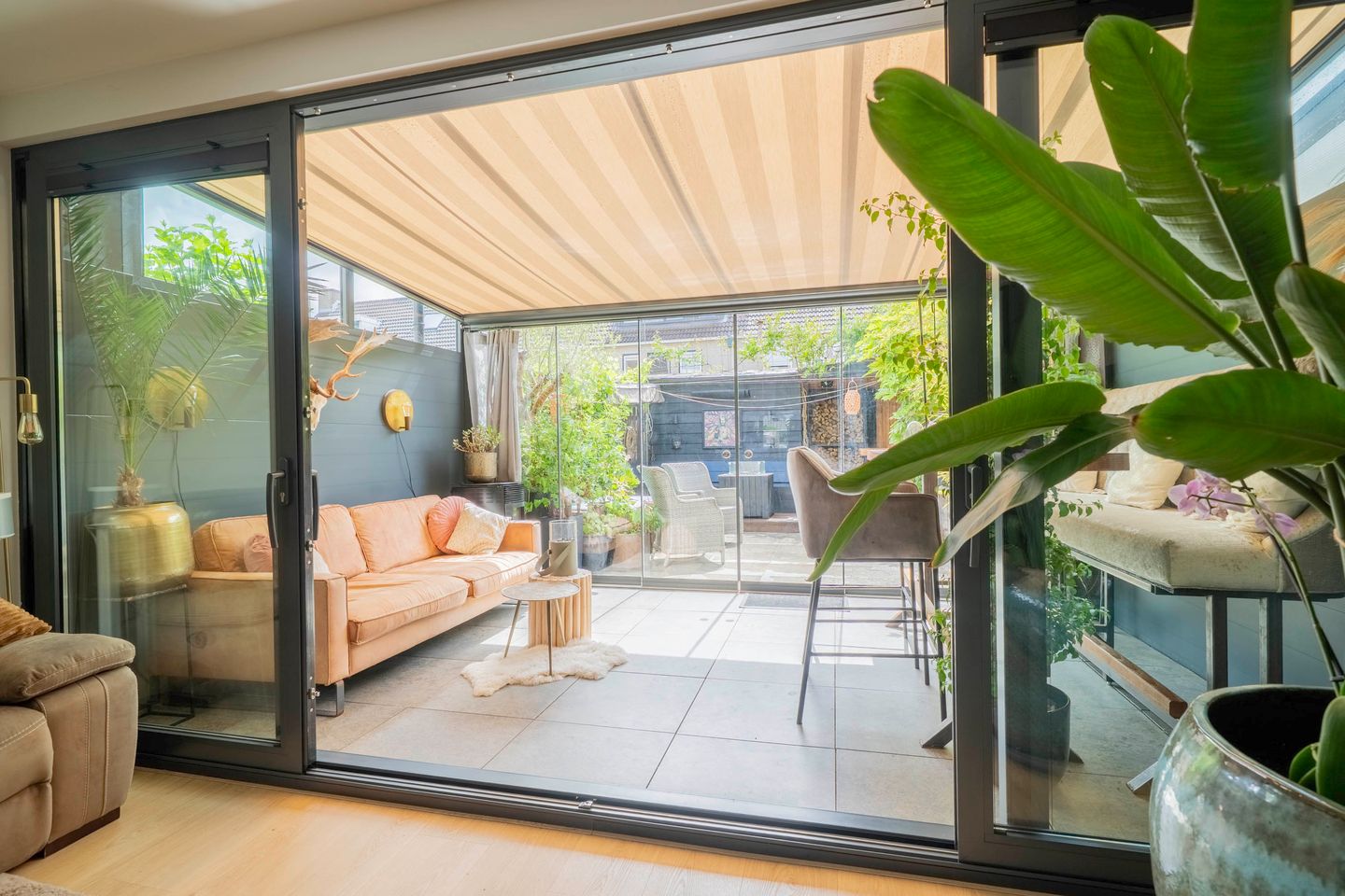 Ready-to-Move-In Family Home with Garden Room in Velserbroek — 19