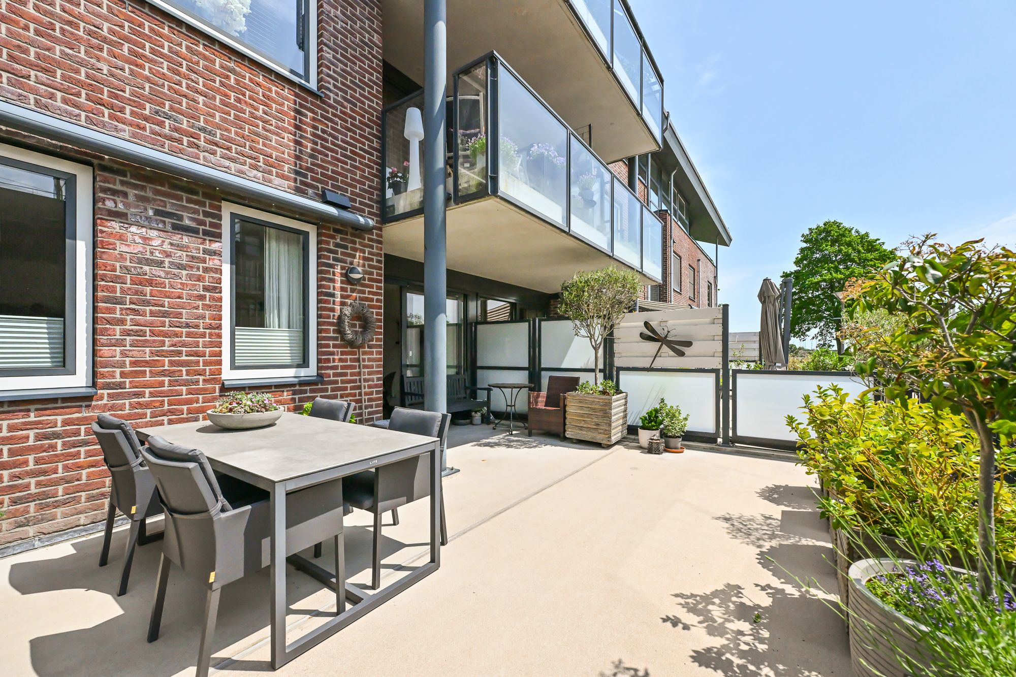 Spacious Apartment with Exceptional Sunny Terrace and Private Parking — 27