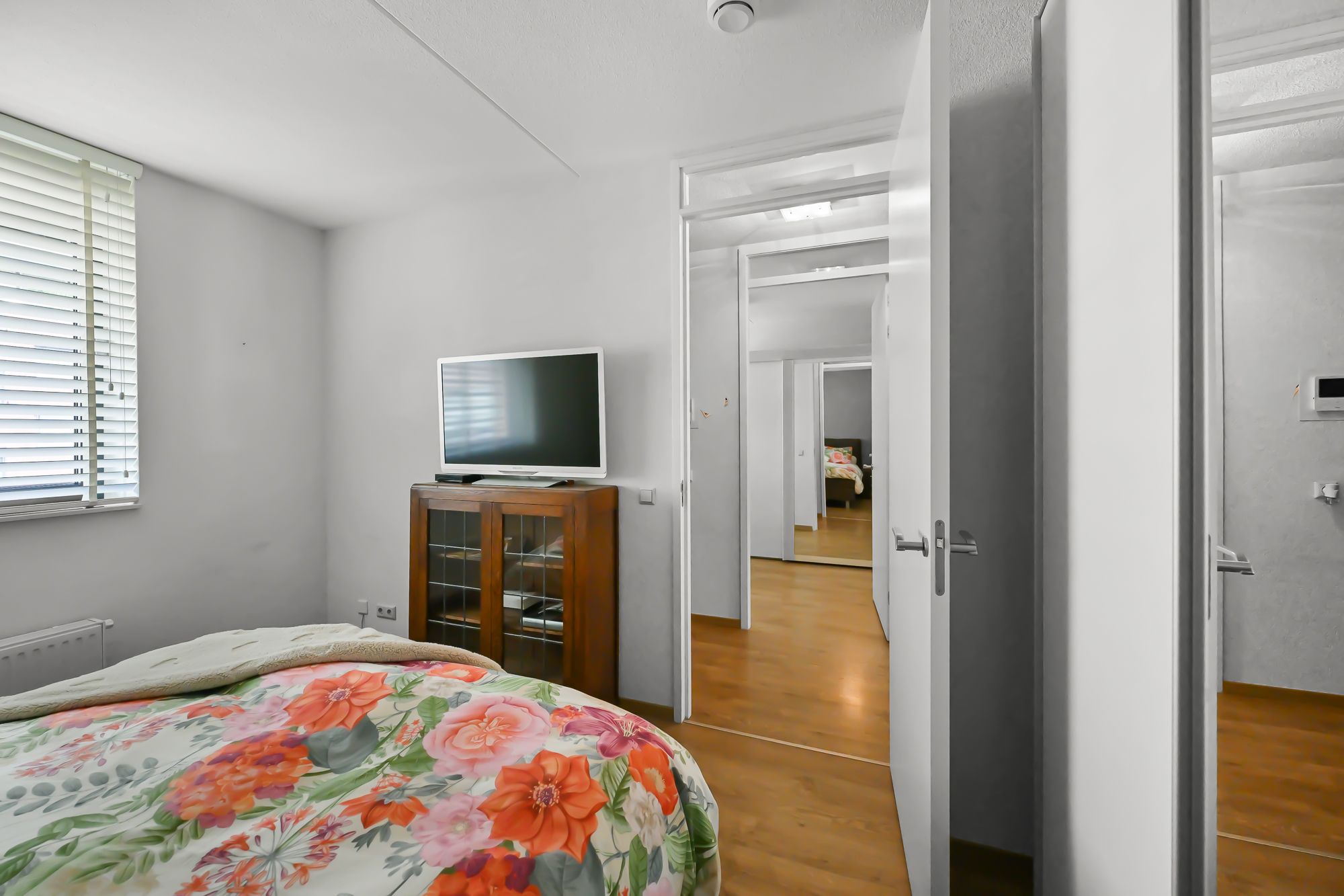 Spacious Apartment with Exceptional Sunny Terrace and Private Parking — 18