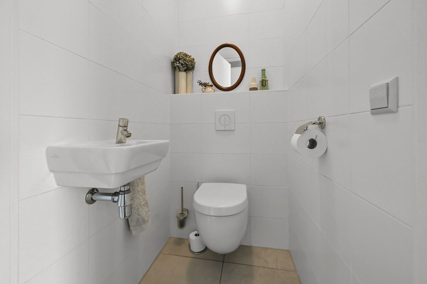 Spacious Apartment with Exceptional Sunny Terrace and Private Parking — 14