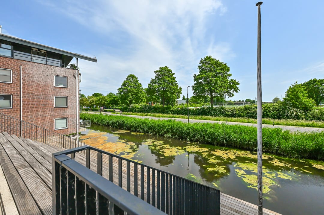 Spacious Apartment with Exceptional Sunny Terrace and Private Parking — 37