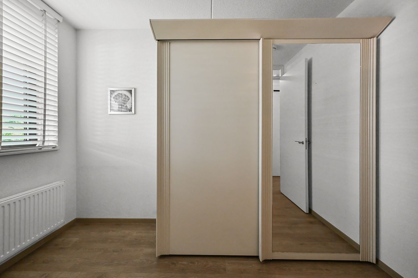 Spacious Apartment with Exceptional Sunny Terrace and Private Parking — 20