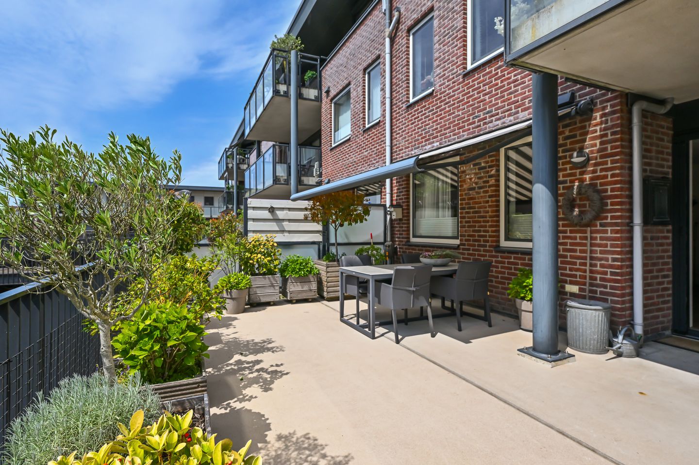 Spacious Apartment with Exceptional Sunny Terrace and Private Parking — 29