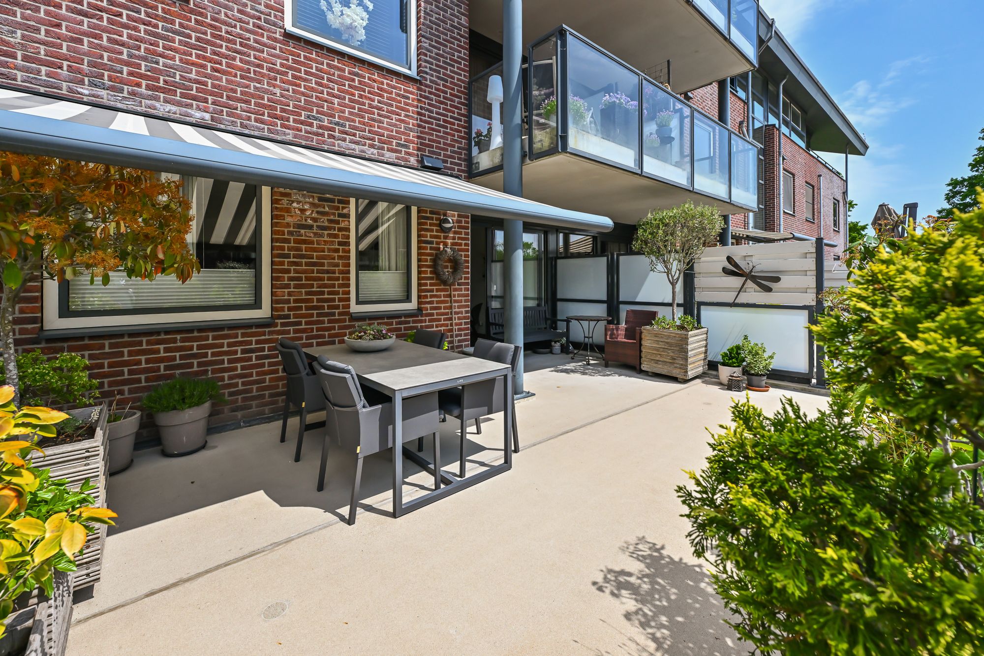 Spacious Apartment with Exceptional Sunny Terrace and Private Parking — 30